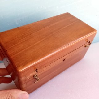 Cofanetto in legno con chiusura