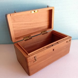 Cofanetto in legno con chiusura
