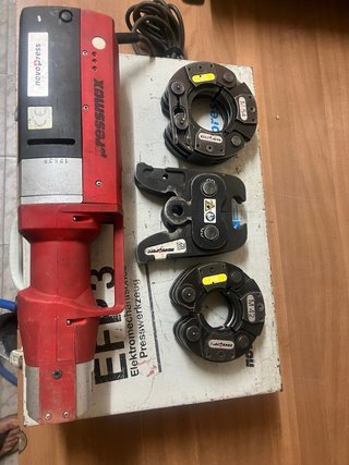 Prensa Novopress con accesorios