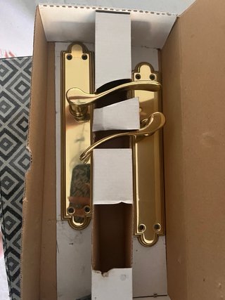 Manivelas doradas para puerta