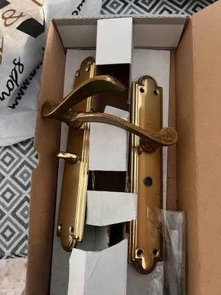 Manivelas doradas para puerta