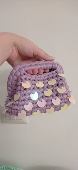 Clutch lilla con paillettes