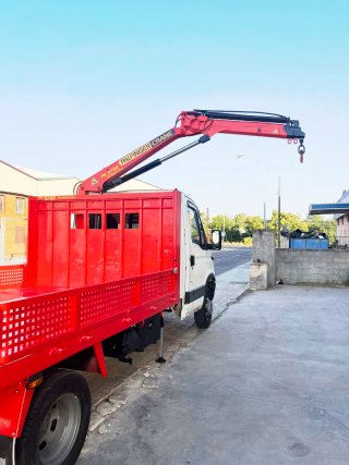 Iveco Daily CAJA ABIERTA CON GRUA DE 9M 165.000KM