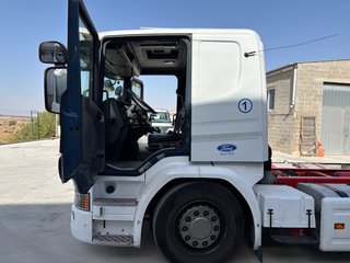 Scania Tractora P450 con kit Lhort para porta coch