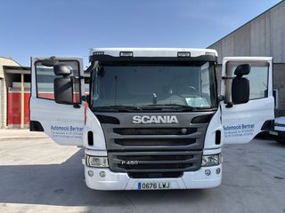 Scania Tractora P450 con kit Lhort para porta coch