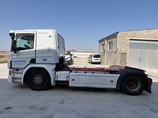 Scania Tractora P450 con kit Lhort para porta coch