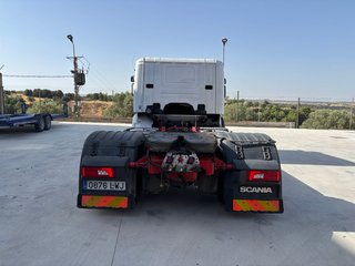 Scania Tractora P450 con kit Lhort para porta coch