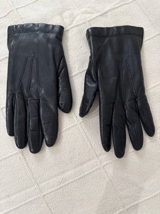 Guantes de cuero negro con forro blanco