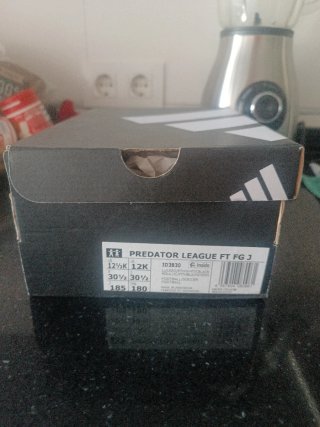 Botas de fútbol niño Adidas Predator, talla 30 1/2