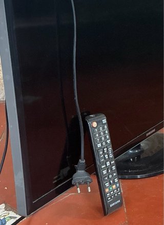 Samsung TV Negra 32”