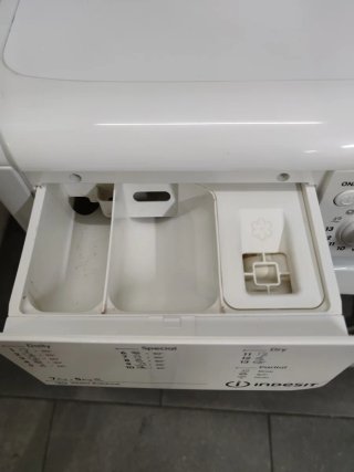 Lavadora Secadora Indesit 7kg/5kg 1600rpm garantia