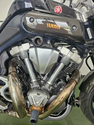 Yamaha MT-01 CARBONO Y EXTRAS  YAMAHA, AKRAPOVIC