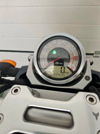 Yamaha MT-01 CARBONO Y EXTRAS  YAMAHA, AKRAPOVIC