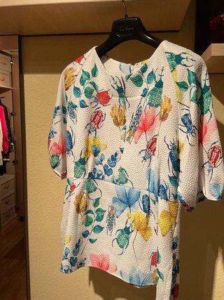 Cuerpo estampado de insectos y flores