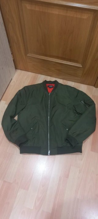 Cazadora bomber Pull&Bear verde Talla XL