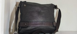 Bolso bandolera negro y marrón