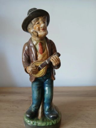 Estatueta vintage músico com chapéu