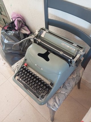 Máquina de escribir Hispano Olivetti Lexicon 80