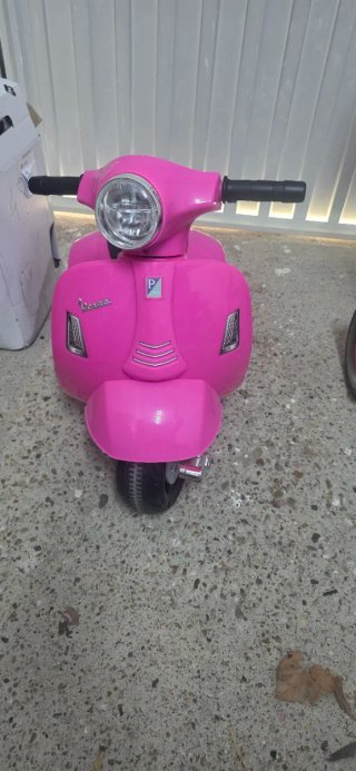 Moto Vespa Niña Rosa