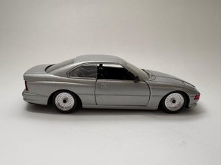 BMW 850i E31 modellino 1:24