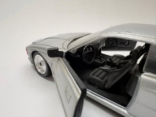 BMW 850i E31 modellino 1:24