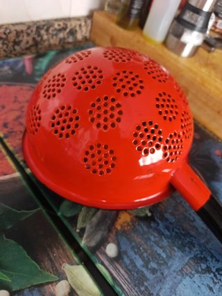 Colador Vintage Rojo Esmaltado Emalia Olkusz