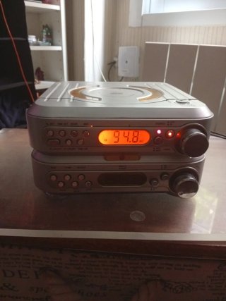 Equipo de música CD y Radio