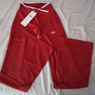 Conjunto Alo Rojo Top y Pantalón