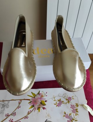 Manoletinas doradas nuevas Talla 38