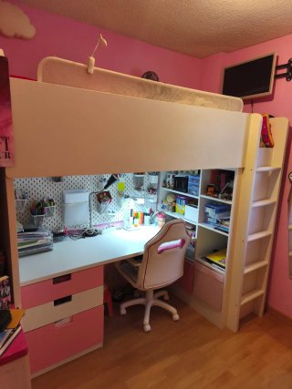 Cama alta con escritorio y cajonera