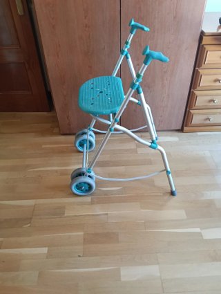 Andador para ancianos con asiento