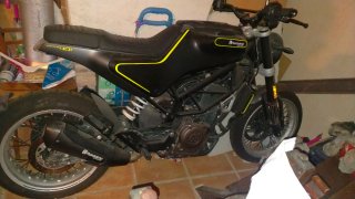 Husqvarna Svartpilen 401 Negra