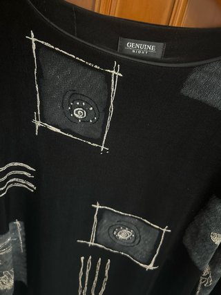 Blusa Negra Manga Larga Estampada