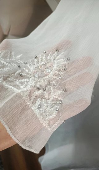 Túnica copricostume bianca ricamata