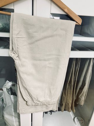 Pantalones de lino veraniegos beige