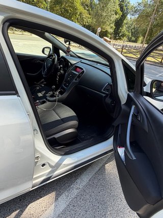 Opel Astra 2012