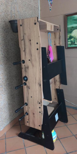 Futbolín de madera