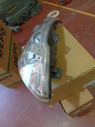 Faro delantero derecho Renault Máster 2014
