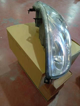 Faro delantero derecho Renault Máster 2014