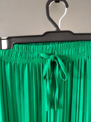 Pantalón palazzo plisado verde