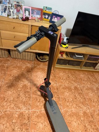 Patinete eléctrico + Casco + Cargador