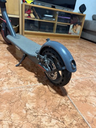 Patinete eléctrico + Casco + Cargador