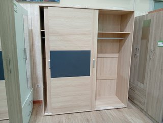 Armario de madera grande