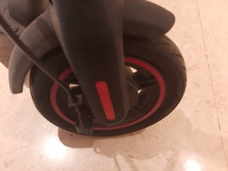 Patinete eléctrico negro
