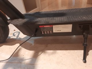 Patinete eléctrico negro