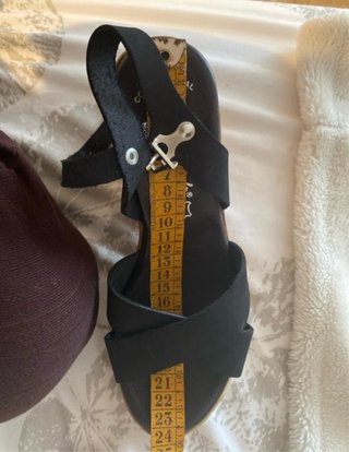 Sandalias Valerias Cuero Negras