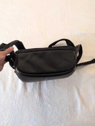 Mochila Bobby Hero Antirrobo Negra