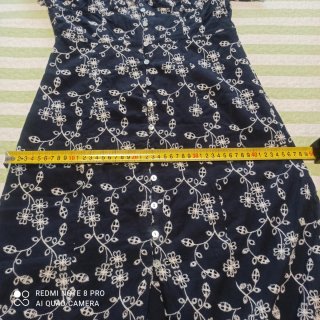 Vestido midi floral negro y blanco Zara