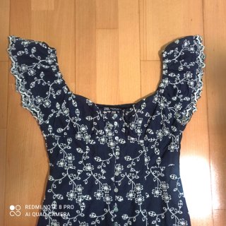 Vestido midi floral negro y blanco Zara