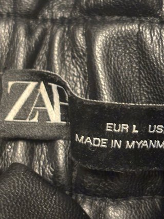 Pantalón polipiel Zara Talla M